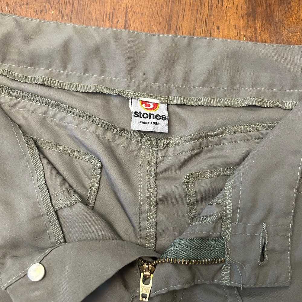 Three Stones. Pre-Loved, Excellent Condition. - Picture 6 of 7